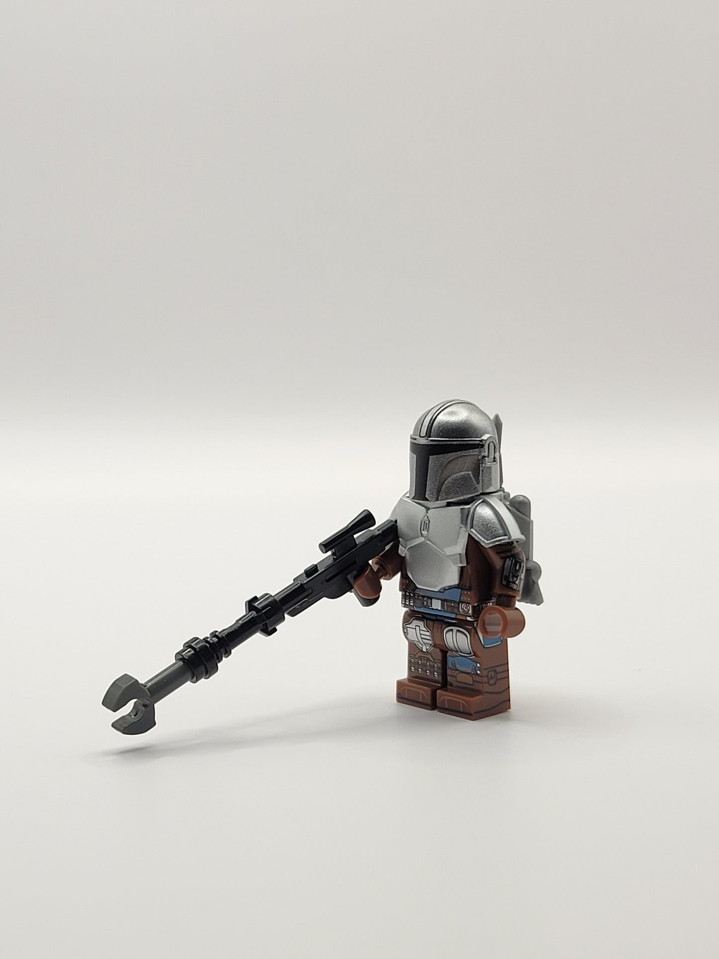 Custom Mando The Mandalorian Din Djardin Beskar Armor Hunter Minifigure